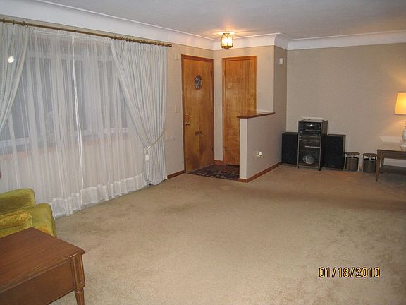 Spacious living room