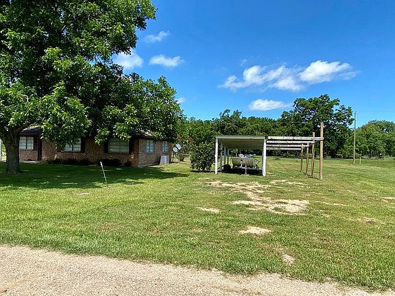 3rd image of 165 Elizabeth Dr