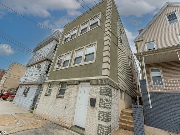 2nd image of 225 John St