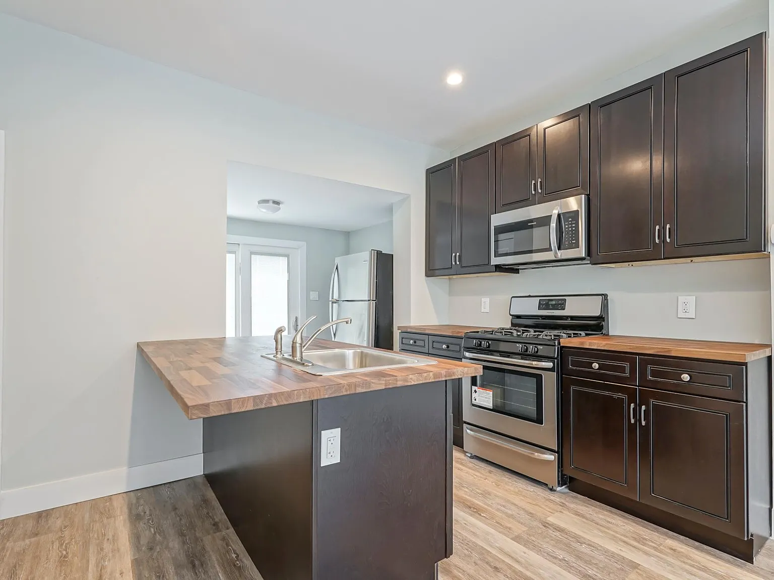 2 bed, 1.5 bath, 1200 sqft, $2,000 — Photo 4
