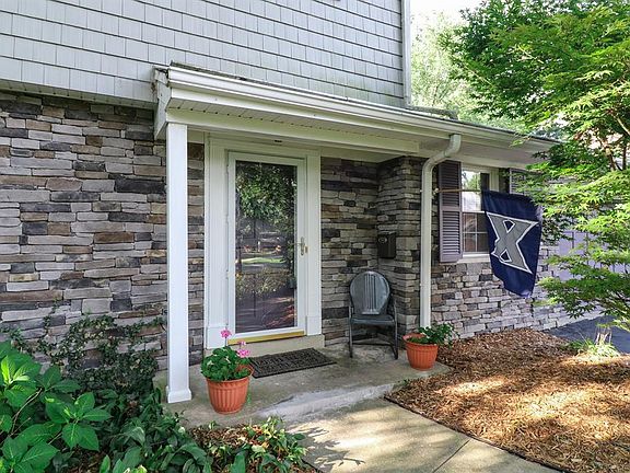 3rd image of 6737 Kencrest Cir