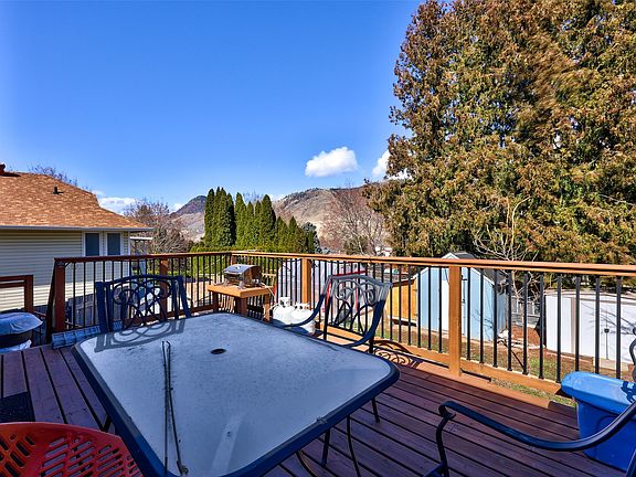 2nd image of 2768 Valleyview Dr