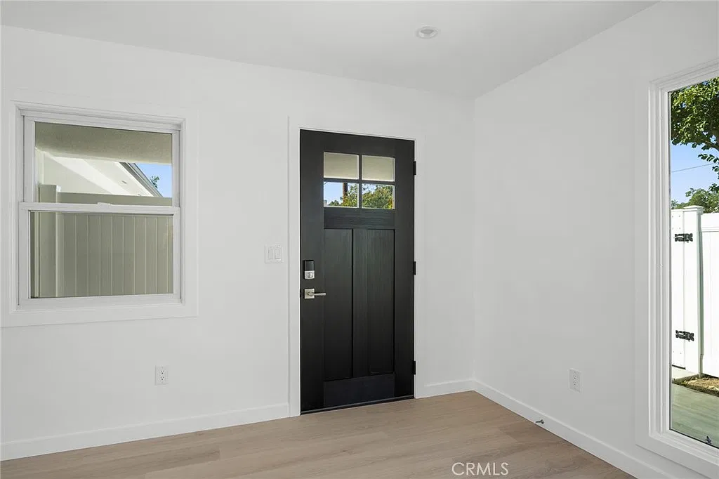 2 bed, 810 sqft, $3,450 — Photo 3
