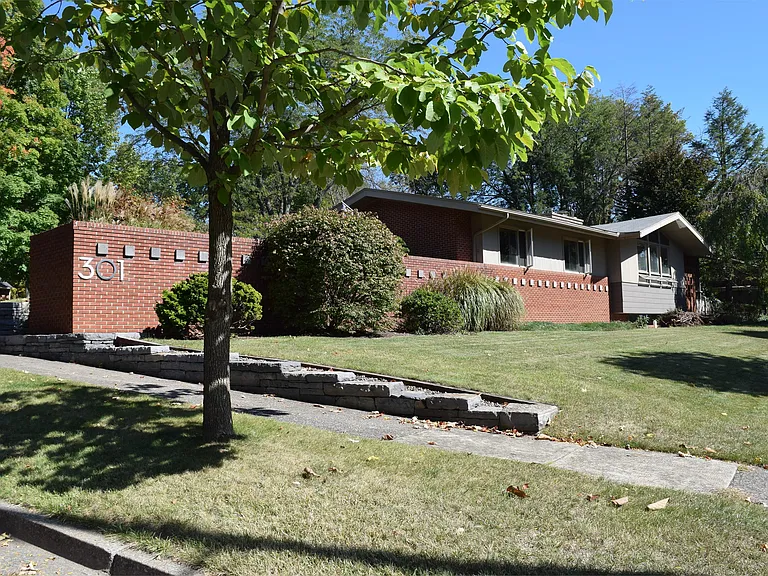 301 Homan Ave — Photo 2