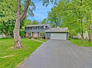 8644 Sheridan Hill Dr, Williamsville, NY 14221