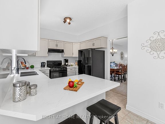 3rd image of 72 Beardmore Cres
