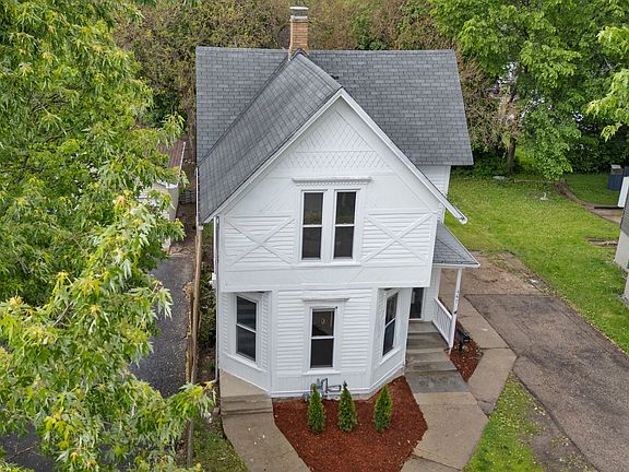 3rd image of 447 Ashland Ave