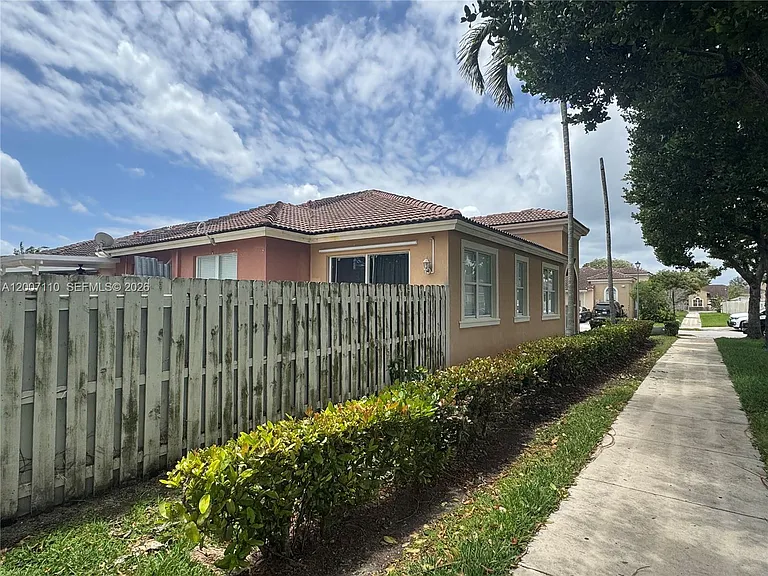23703 SW 110th Pl #23703 — Photo 35