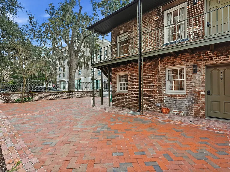 124 E McDonough St — Photo 11