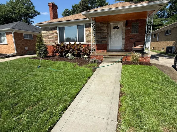 24091 Eastwood St, Oak Park, MI 48237