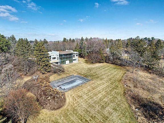 4th image of 2158 Charlton Rd