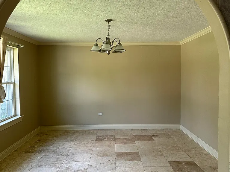 5 Texas Ave — Photo 3
