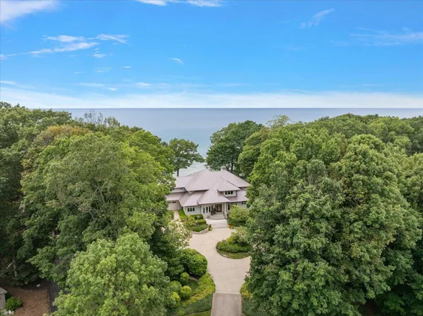 11647 Garnsey Ave, Grand Haven, MI 49417