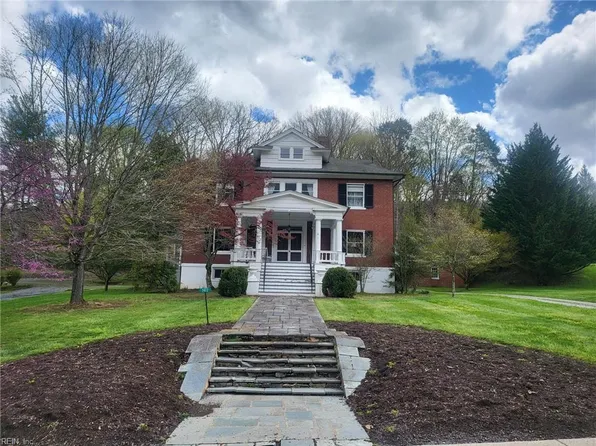 7472 Sam Snead Hwy, Hot Springs, VA 24445