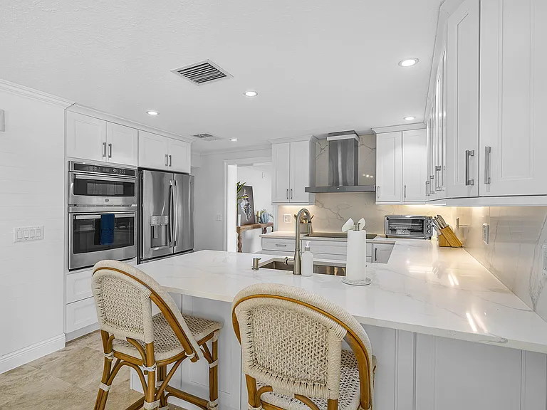 820 Palm Trl — Photo 7
