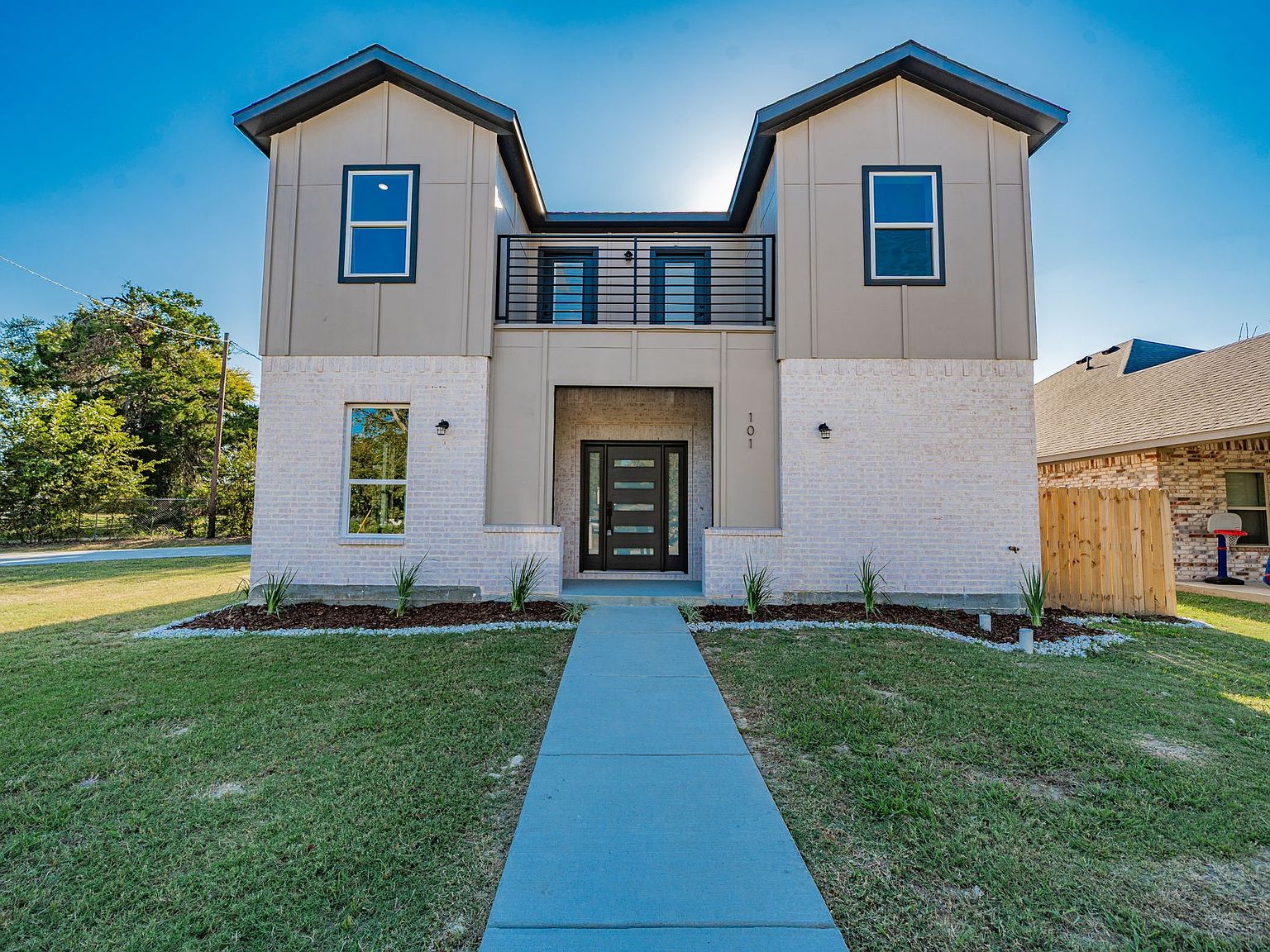 101 Burnett St, Terrell, TX 75160 | MLS #21086170 | Zillow