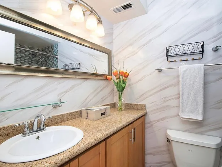 540 Kelton Ave #201 — Photo 11