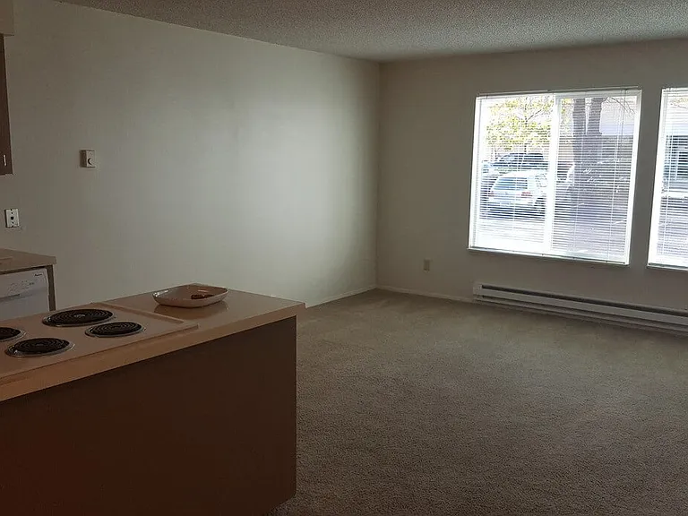 Tristin Square Apartments — Photo 29