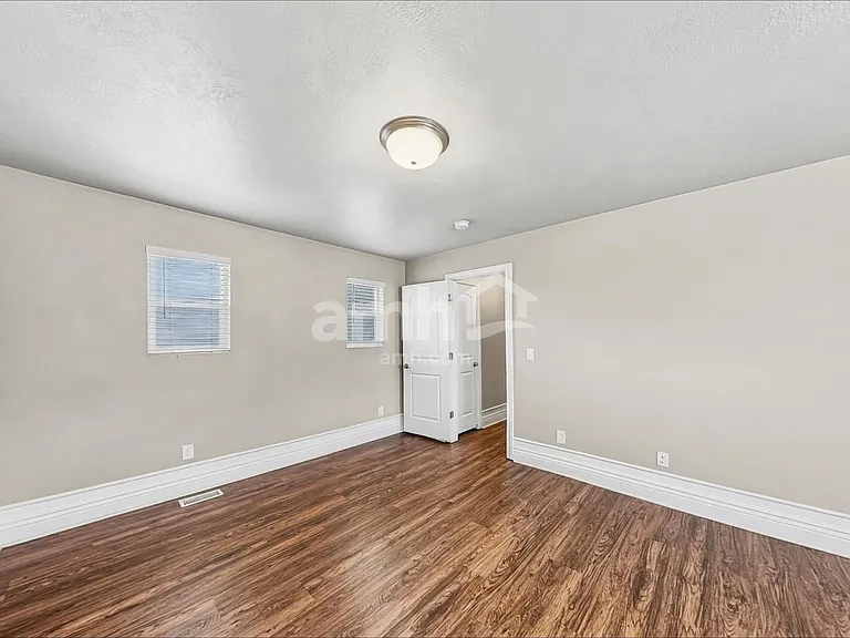 228 W Cedar Grove Ln — Photo 11