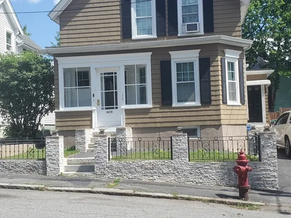 35 Farmland Rd, Lowell, MA 01850