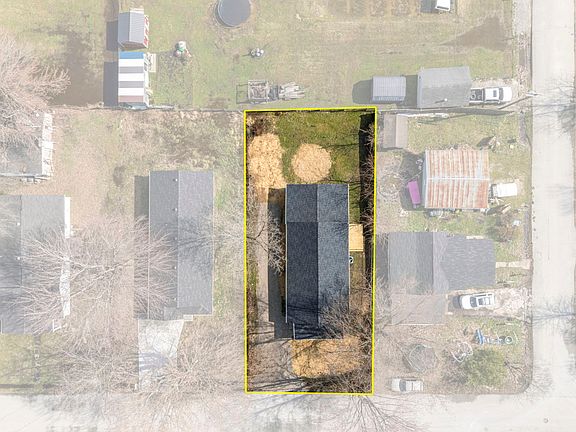 2nd image of 285 Oak St