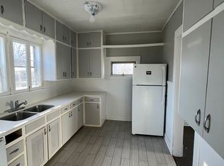 1112 W 9th St, Waterloo, IA 50702