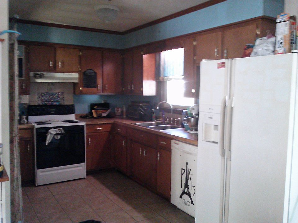 2nd image of 213 Candlewood Dr