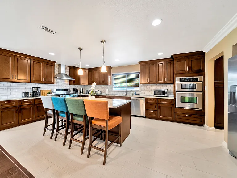 13341 Cromwell Dr — Photo 32
