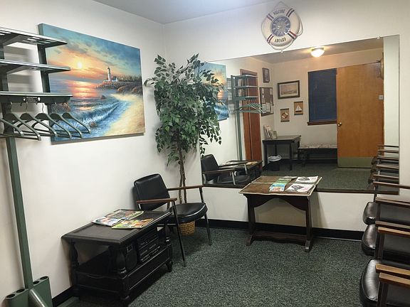 OFFICE WAITING RM ON MAIN FL