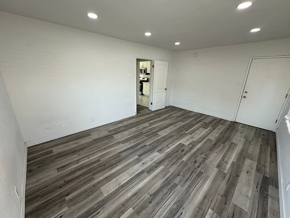 1st image of 10429 McVine Ave APT A