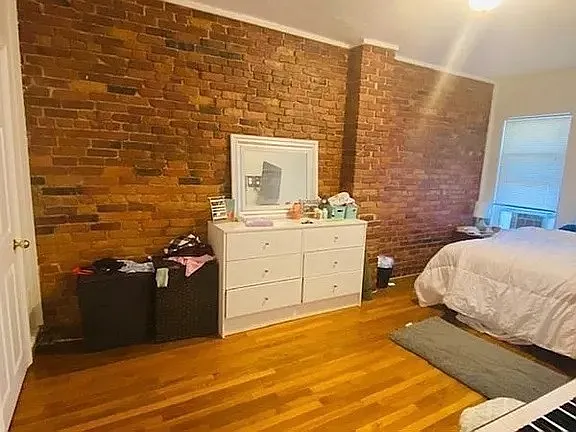 3 bed, 1.0 bath, 900 sqft, $2,775 — Photo 2