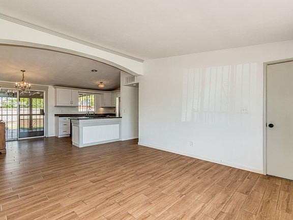 5th image of 1024 W Thurber St