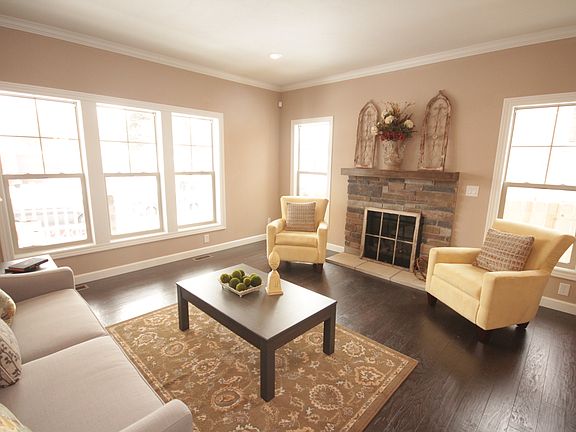 3rd image of 613 Corby Blvd