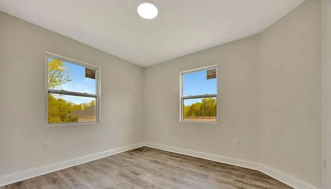 3 bed, 966 sqft, $2,300 — Photo 3