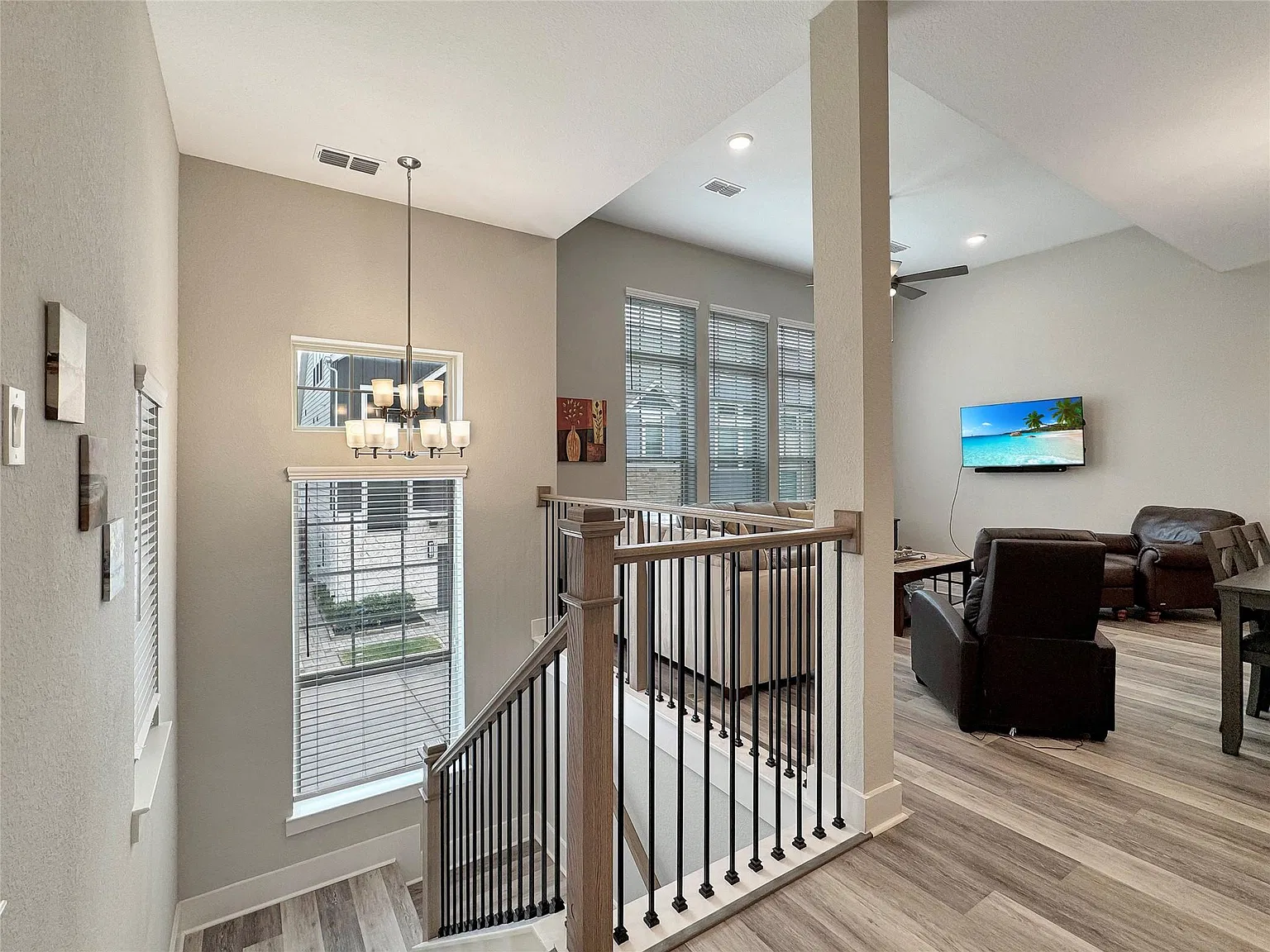2 bed, 2.5 bath, 2072 sqft, $3,100 — Photo 2