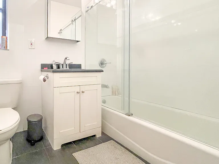 200 E 26th St #1D — Photo 4