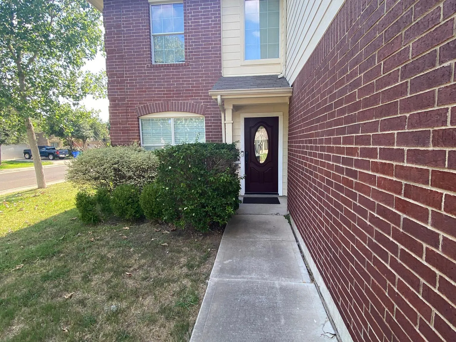 4 bed, 2413 sqft, $2,600 — Photo 3