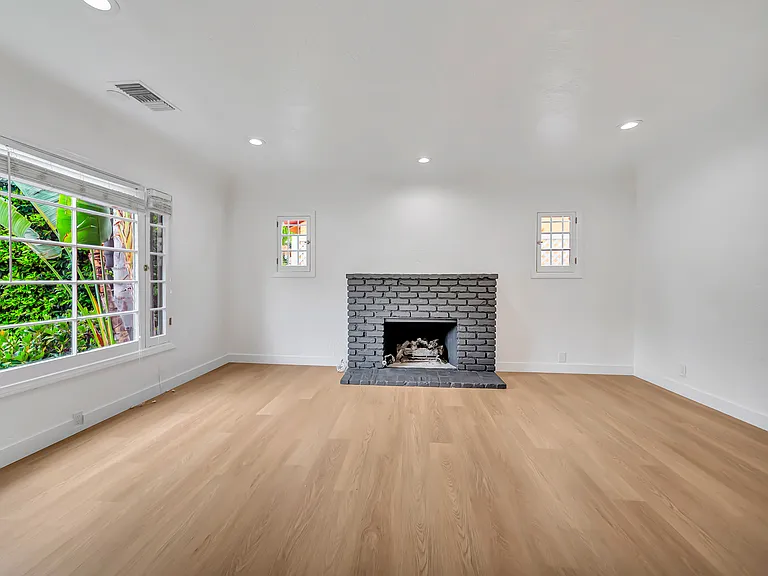 546 S Beachwood Dr — Photo 31