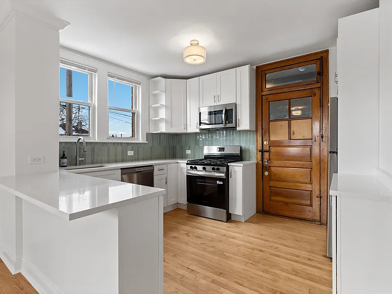 5408 W George St #2 — Photo 2