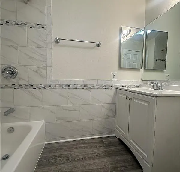 328 E Providencia Ave #202 — Photo 9
