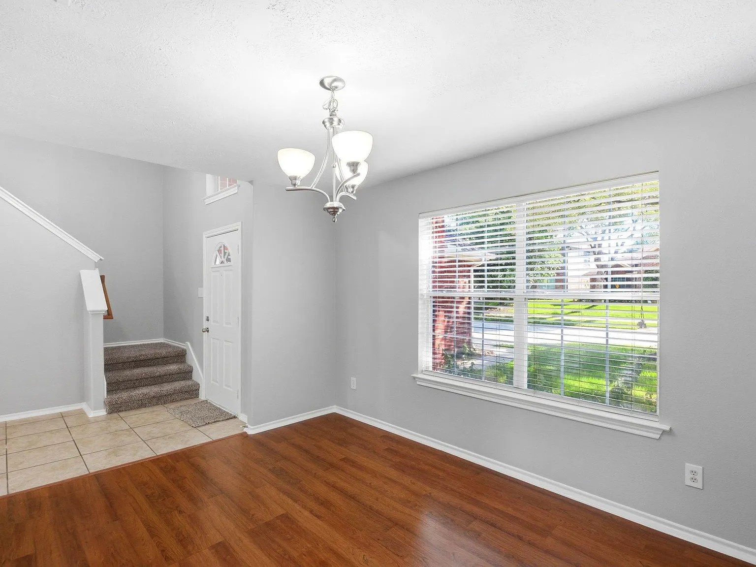 3 bed, 2.5 bath, 2196 sqft, $2,200 — Photo 4