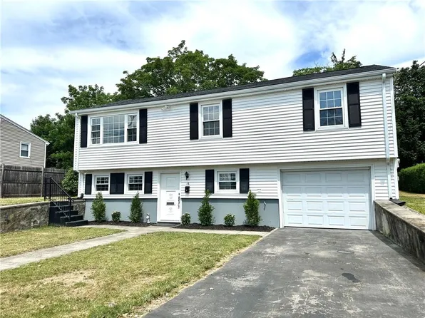 16 Goulart Ave, Bristol, RI 02809