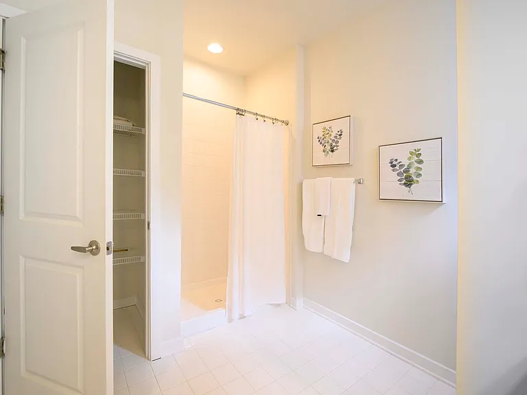 502 Horsey Blvd — Photo 8