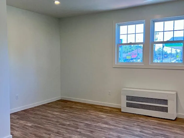 549 Albany Ave — Photo 19