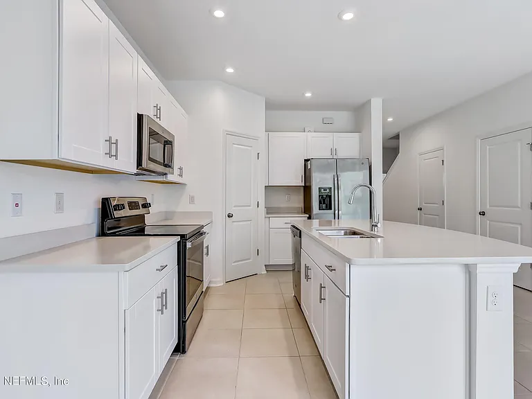280 Anthony Dr — Photo 10