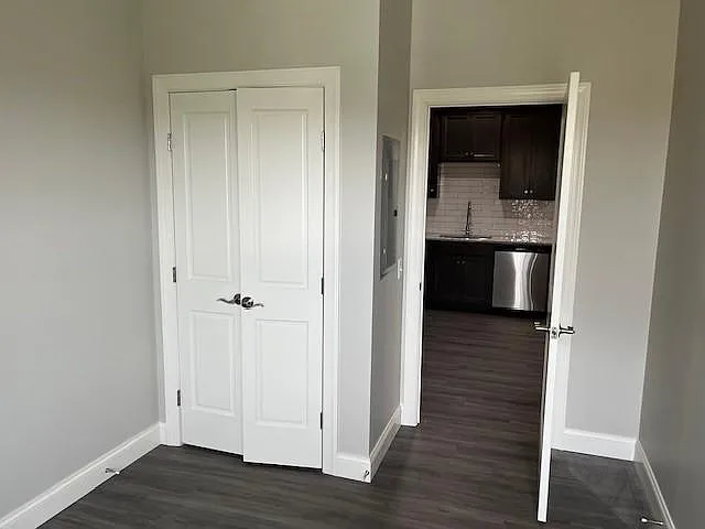 236 W Market St #5 — Photo 4