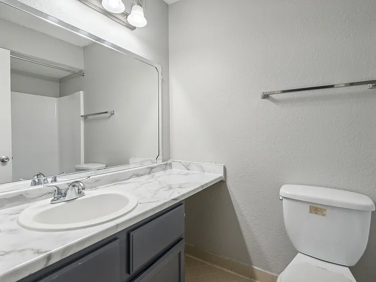 Piccadilly Apartments — Photo 63