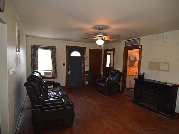 4th image of 265 N Washington St