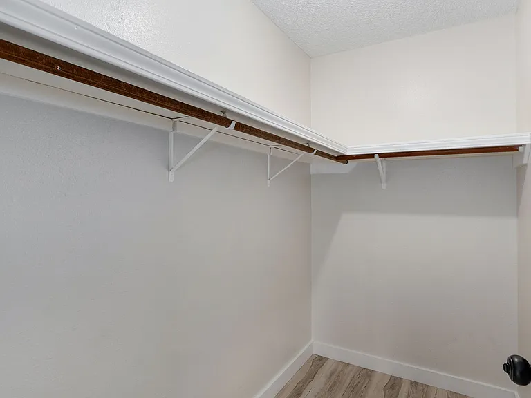 1221 S Park Ave #5 — Photo 5