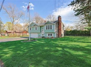 6 Burke Rd, Bristol, RI 02809